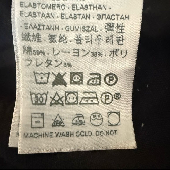 Levi’s Women’s Plus Size Black Jogger Pants - Picture 9 of 9